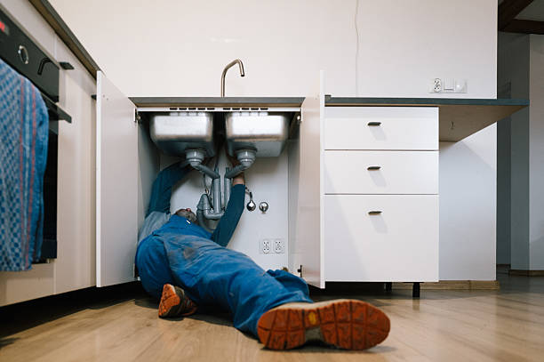 Professional Emergency Plumber technician working in Glen Riddle Lima, PA